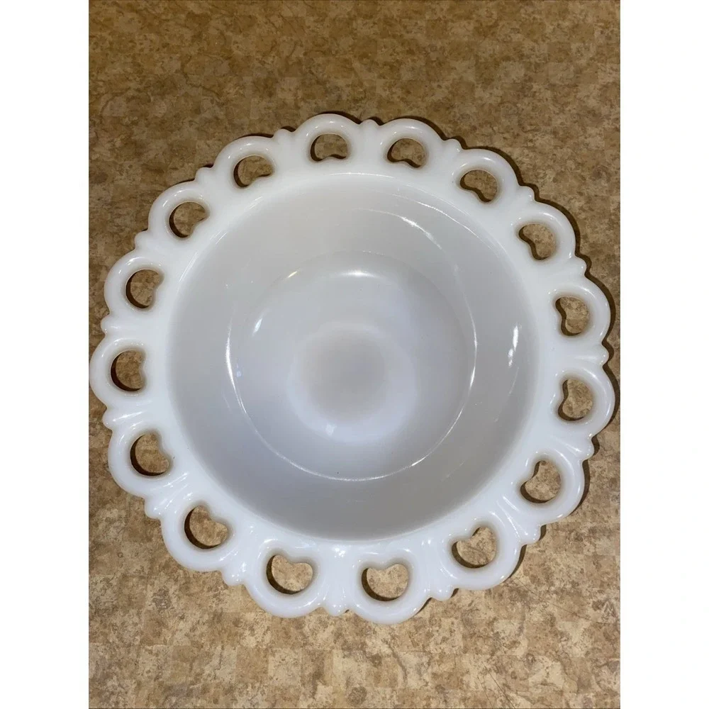 Vintage‎ Westmoreland Old Colony Milk Glass 9.5